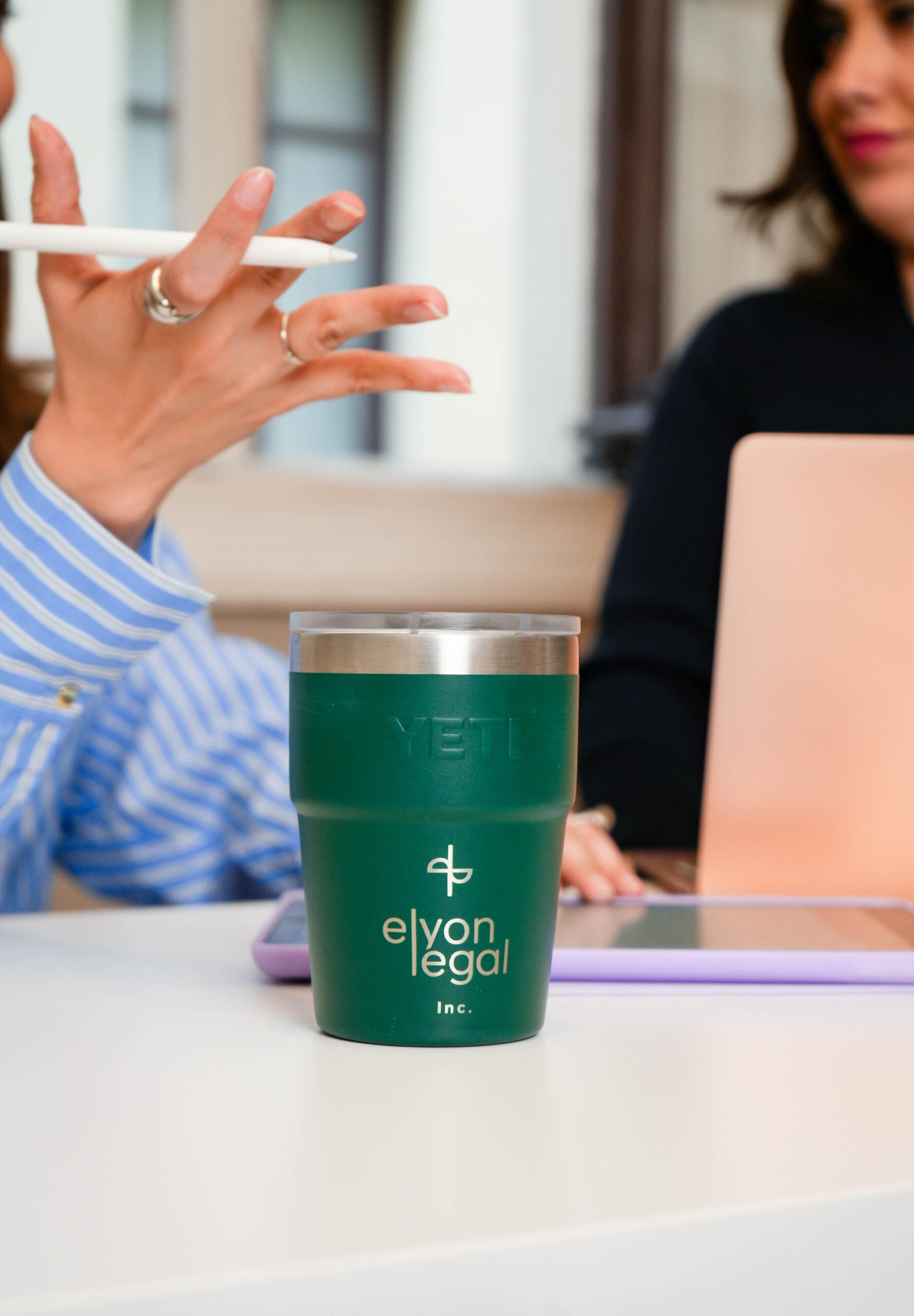 Datos de contacto Elyon Legal